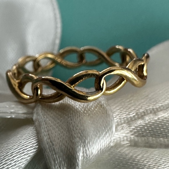 Tiffany & Co Yellow Gold Infinity Ring Sz 5.5 –5.75 (but fits like 6) - Picture 7 of 11